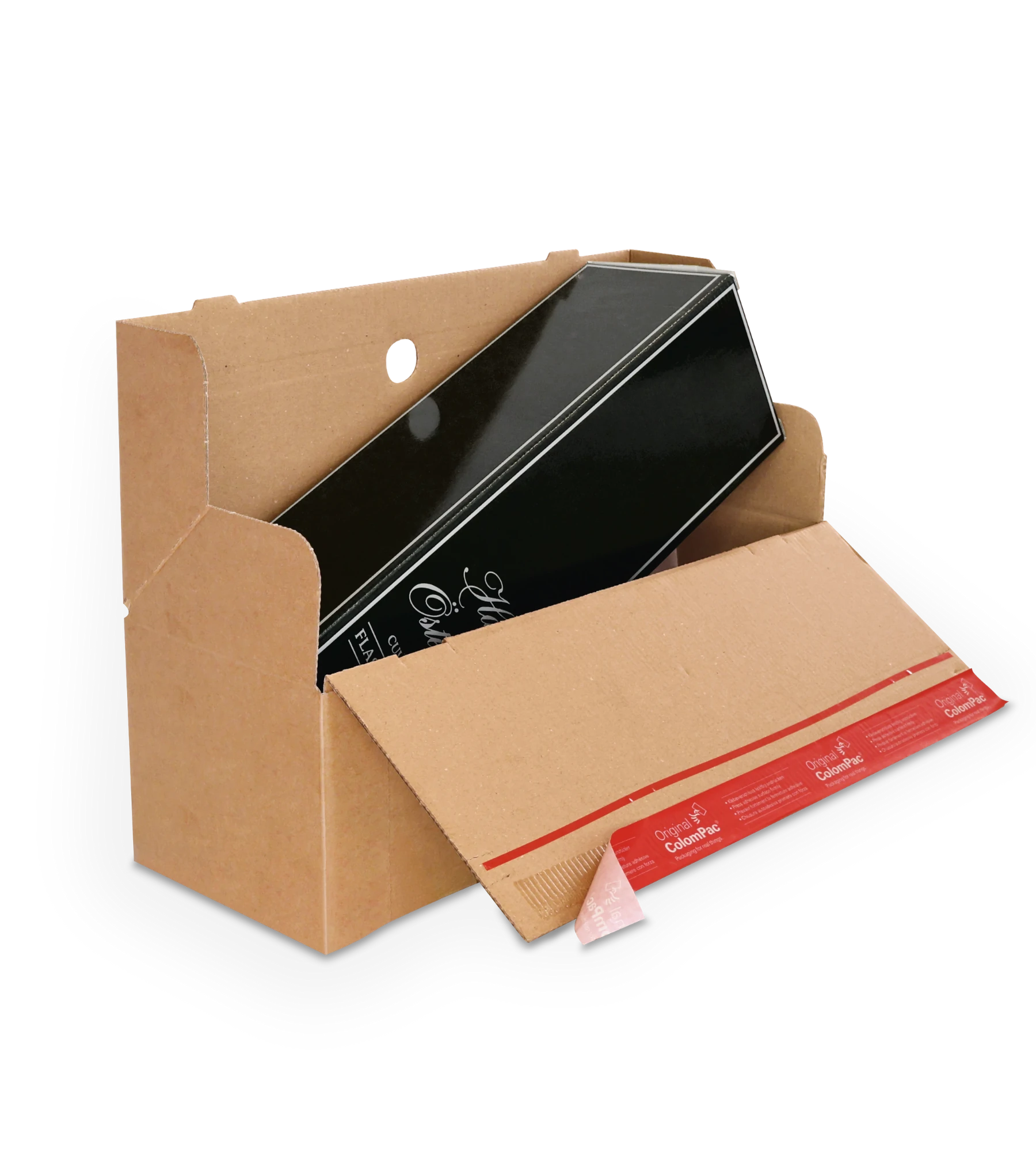 Ein teilweise geöffneter Versandkarton mit einem schwarzen rechteckigen Gegenstand im Inneren. Mit roten ColomPac-Selbstklebeverschluss unten.